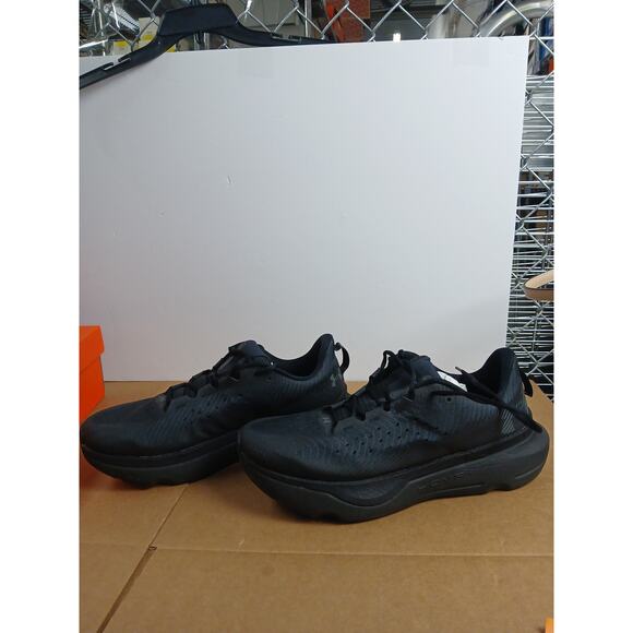 USED UNDER ARMOUR Men's UA  INFINITE PRO SIZE 13 BLACK - Picture 1 of 4